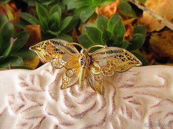 Ponúkam krásnu starú striebornú filigránovú brošňu motýľ, zn