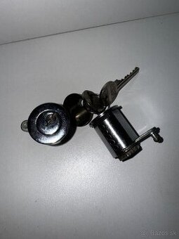 TATRA 613 nové originál dverové zámky FAB REZERVOVANÉ