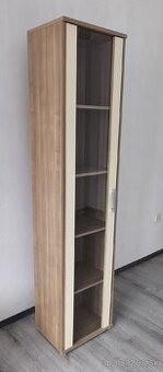 Vysoka skrinka - vitrina