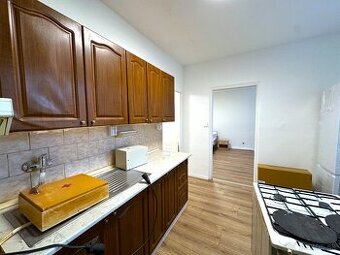 Na prenájom 3 izbový byt v centre mesta Tekovská