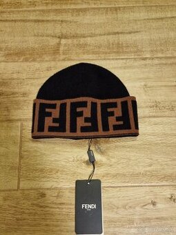 Fendi čiapka