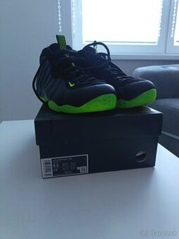 Nike Air Foamposite One "Black Volt"