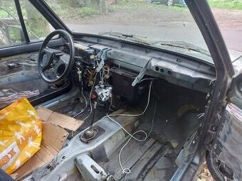 Rozpredám na náhradné diely golf mk1 cabrio