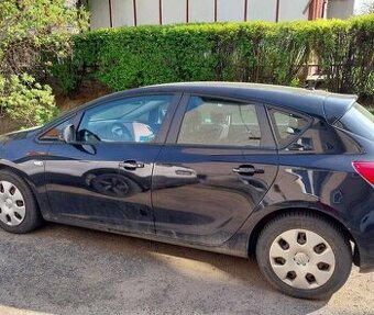 Rozpredám Opel astra J 1.4 benzín 74kw 2010