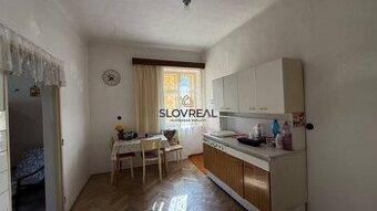 SLOVREAL - Na predaj 1 izbový byt Kremnica - CENTRUM