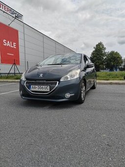 Peugeot 208 - 1