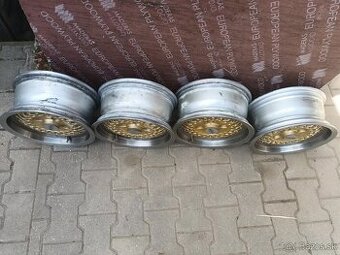 Predam elektrony na Volksvagen Golf mk1 Rial r13