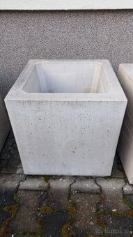 Betónové kvetináče