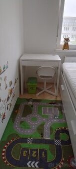 Stôl a stolička biela