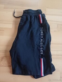Tommy Hilfiger čierne