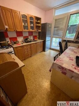 Na predaj priestranný 3-izbový byt s balkónom- 82m2 Šaľa