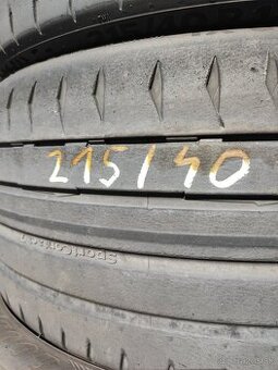 215/40R18 - 1