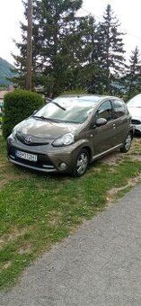Predam Toyota Aygo r.v.2013 automat
