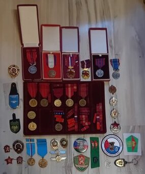 Odznaky, vyznamenania, medaile