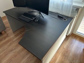 Písací kancelársky stôl