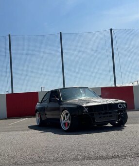 BMW e30