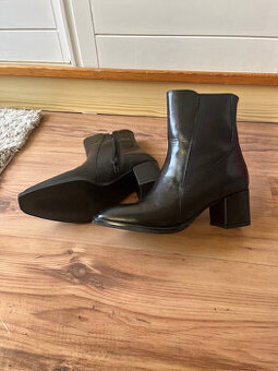 kožené členkové čižmy