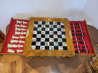 Luxusný čínsky šach – ručne vyrezávaný zberateľský kúsok