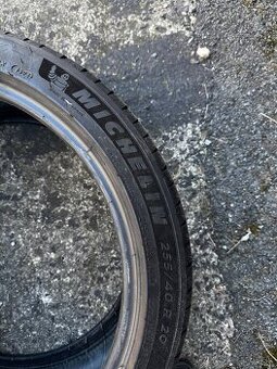 Predám pneumatiky Michelin 255/40 R20 letné 4ks
