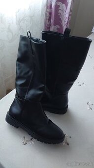 Čierne čižmy Reserved