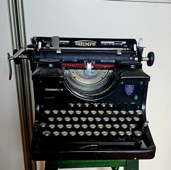Pisaci stroj Triumph
