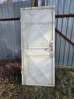 Predám masívne plechové dvere ,zárubňa