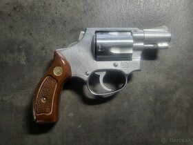 Revolver Smith and Wesson, Model 60