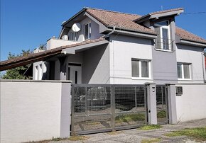 Nadštandardný dom s BAZÉNOM Zlaté Moravce