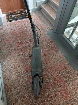 Predám elektricka kolobežka ninebot max G2