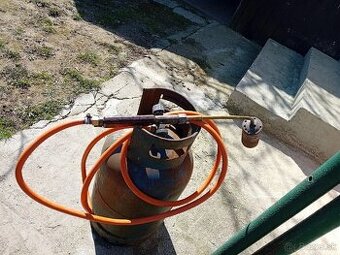 Predám bombu s horákom 50 eur,zabijačkovú pištol 40 eur