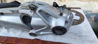 Bmw r 1200, 1250 gs zadna kyvna vidlica s prevodovkou