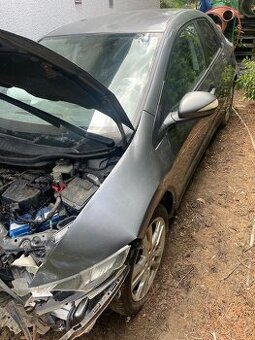 Predám havarovanú hondu civic 1,8 VTEC Sport