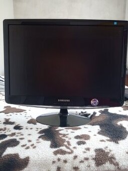Predám 21.6" Samsung B2230W černý
