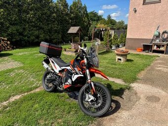 KTM 890 Adventure R, bohatá výbava