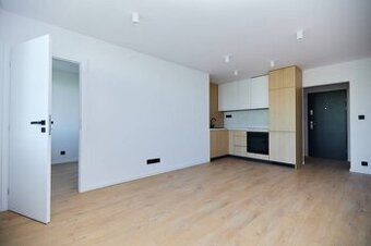 NOVOREKONŠTRUOVANÝ 2 - IZBOVÝ BYT , UL. LOMONOSOVOVA, TERASA
