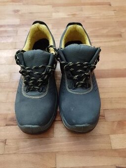 Ženská pracovná obuv, veľ. 39