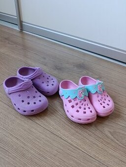 Kroksy (sandále, šľapky) 23