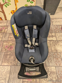 Otočná autosedačka Britax Romer Swingfix M i-Size