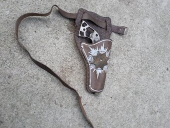 Predám hračku revolver Buckeroo