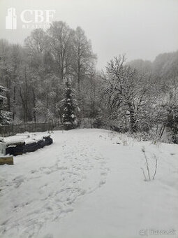 Pozemok v Leštinách 500 m2 pre dom / chatku / mobilný dom