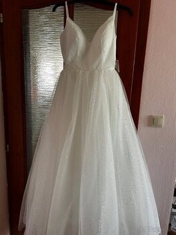 Trblietavé svadobné šaty