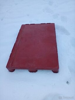 Predám plastové palety extra pevné