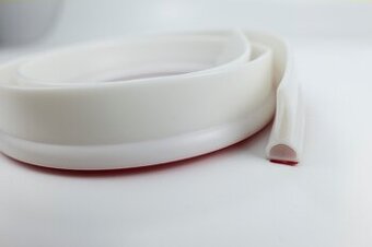 Silikonové tesnenie do kúpeľne