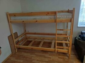 Poschodová posteľ s jedným matracom, spálňová skriňa