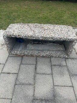 Predám betónový kvetináč 80x30x30