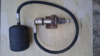 Hydraulické piesty, nadrže z lietadla