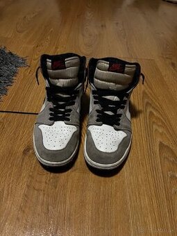 JORDAN 1 RETRO HIGH "LIGHT SMOKE GREY "