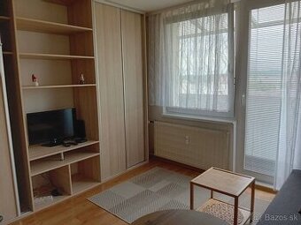 REZERVOVANÉ: zariadená garsónka s balkónom, Levice