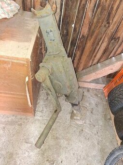 Ručný zdvihák na tank