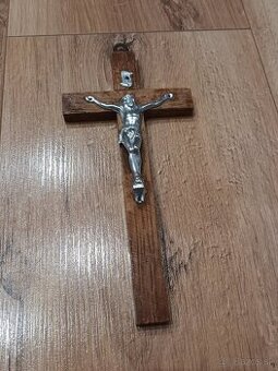 Drevený závesný kríž